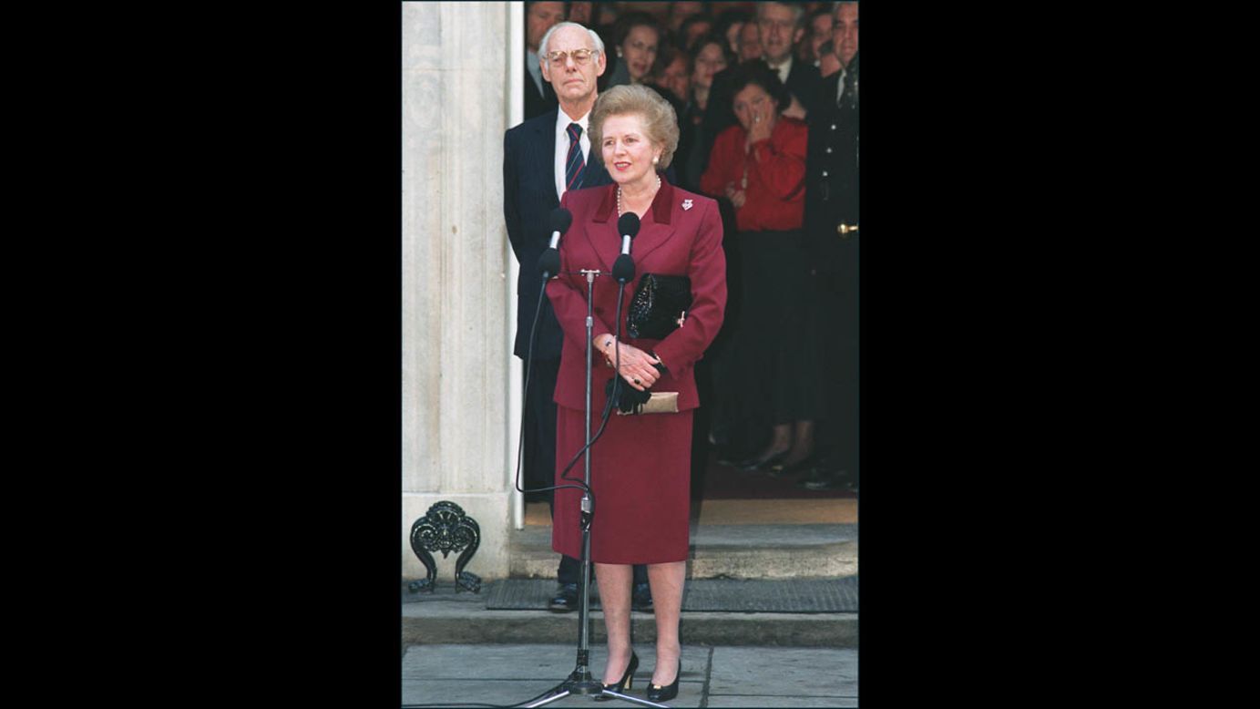 Thatcher, flanked by her husband Denis, addresses the press for the last time at 10 Downing Street before her resignation as prime minister in November 1990 after an internal leadership struggle among Conservatives.<br />