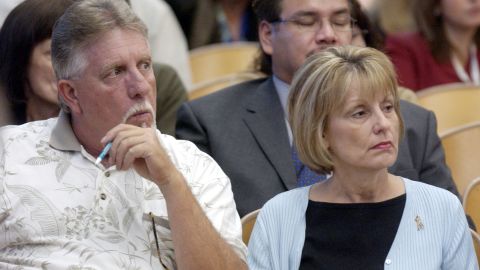 Ron Grantski and Sharon Rocha, stepfather and mother of Laci Peterson, listen during Scott Peterson's 2004 murder trial.