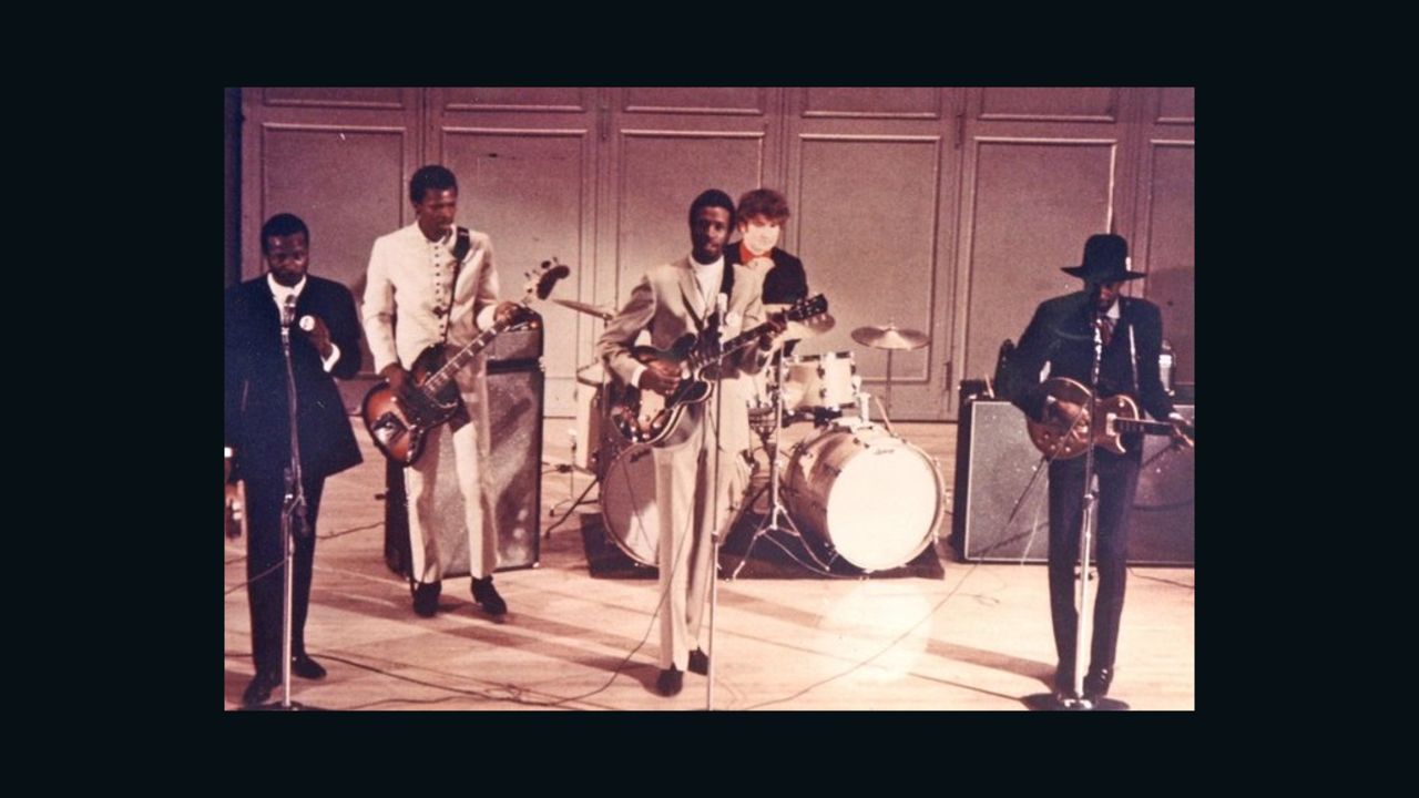 With The Chambers Brothers, Lester shared the stage with Jimi Hendrix and Janis Joplin, among others.