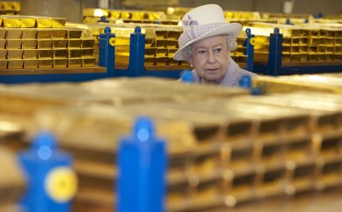 The monarch views stacks of gold as she visits the Bank of England with Prince Philip, Duke of Edinburgh, on December 13, 2012 in London. The royal couple viewed banknotes, counterfeit currency, a gold vault and met with gold experts while on their visit to the central bank.