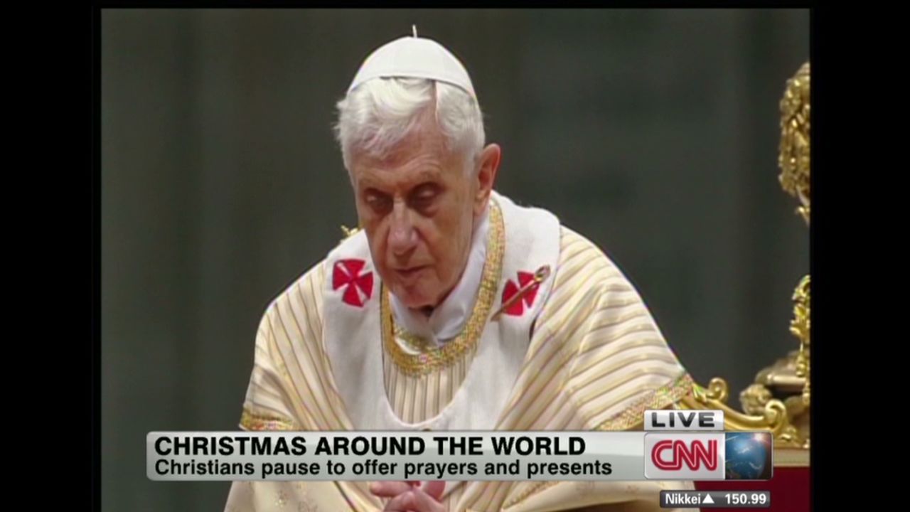 wr christians celebrate christmas eve_00000425