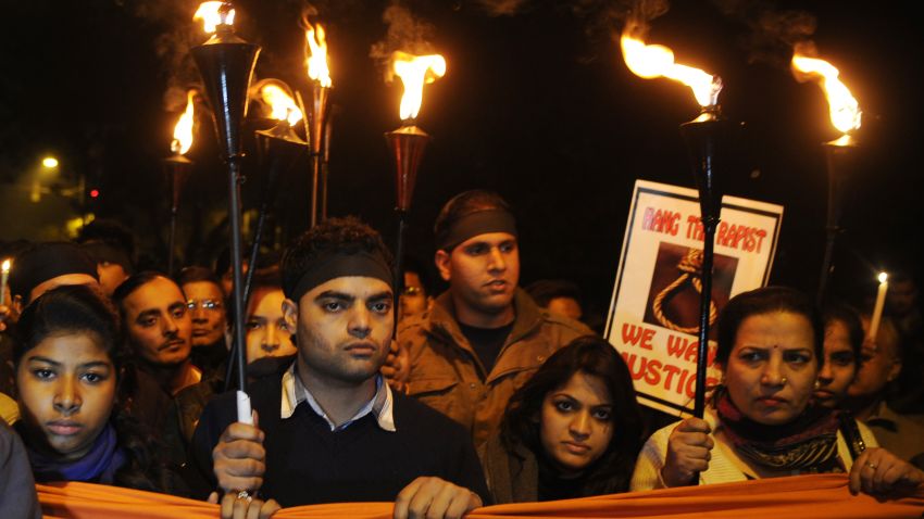 Indian protesters hold torches during a rally in New Delhi late December 29,2012, after the death of a gang rape victim from the Indian capital. Indian leaders appealed for calm and security forces headed off fresh unrest by turning New Delhi into a fortress after a student who was savagely gang-raped died in a Singapore hospital