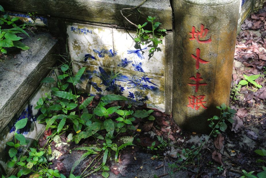 Chinese porcelain tile decorates a grave in Bukit Brown cemetery.