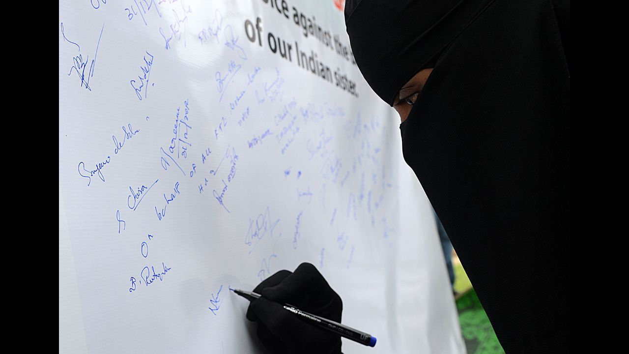 A Sri Lankan opposition United National Party activist places her signature on a banner in memory of the Indian gang-rape victim in Colombo on December 31.