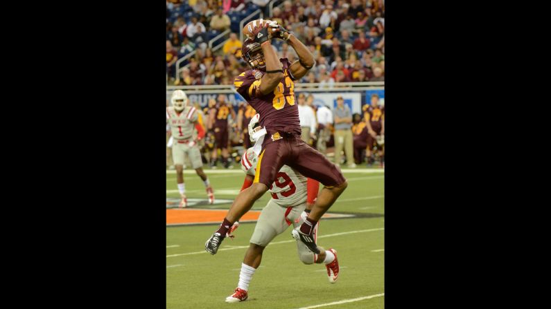 Ben McCord of the Central Michigan University Chippewas makes a catch in the fourth quarter of the Little Caesars Pizza Bowl against the Western Kentucky University Hilltoppers at Ford Field on Wednesday, December 26, in Detroit.