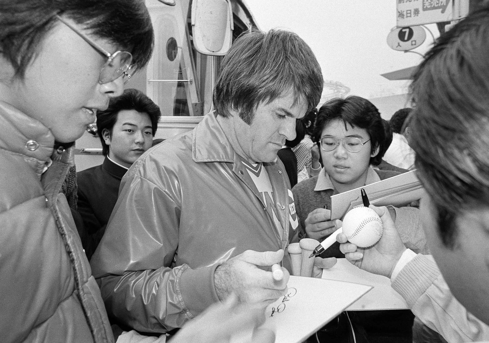 Rose signs autographs for Japanese fans as he and Reds teammates arrive at a practice in Tokyo in 1978. The Reds would play a 17-game exhibition series in Japan.