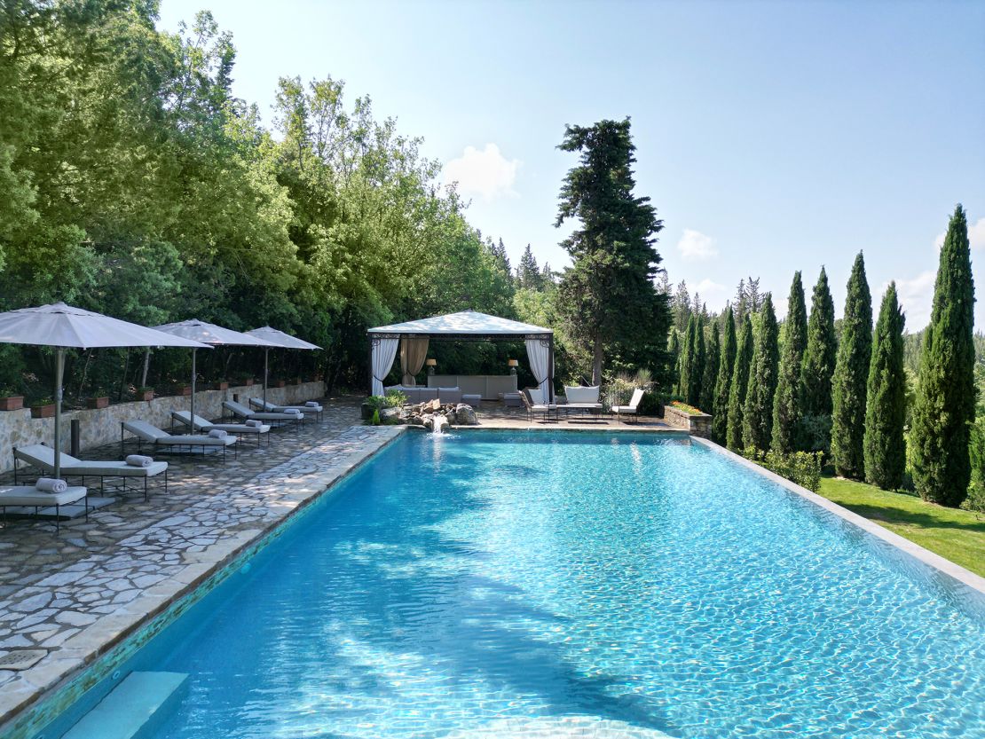 Villa Ardore has a pool and a spa.