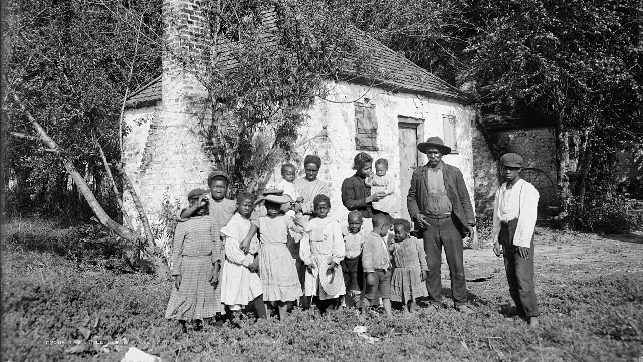 A  family gathers at the Hermitage plantation in Savannah, Georgia, in 1907.