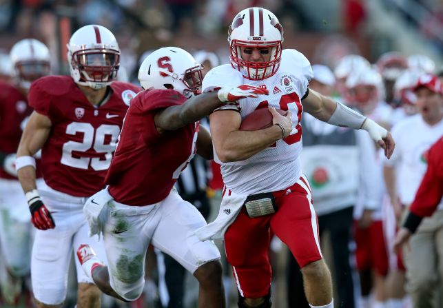 Quarterback Curt Phillips of the Wisconsin Badgers runs the ball for 38 yards in the second quarter against the Stanford Cardinal on January 1.