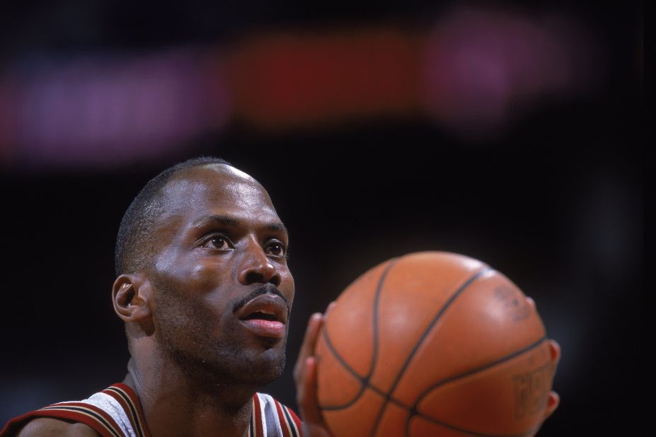Willis, who played professionally into his 40s, gets ready to shoot a free throw during a game in 2001, when he played for the NBA's Denver Nuggets.