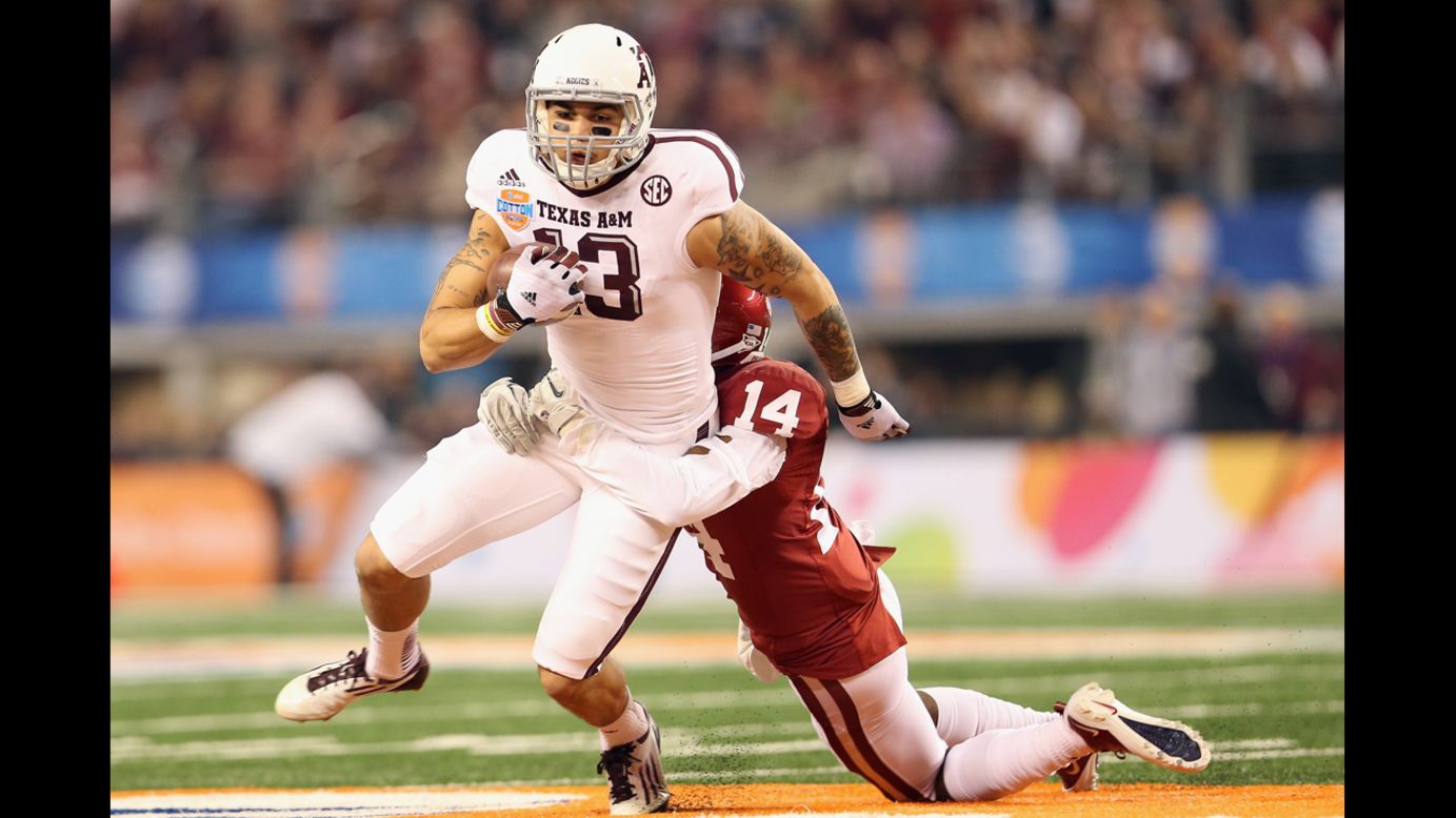 Mike Evans of the Aggies runs the ball against Aaron Colvin of the Sooners on January 4.