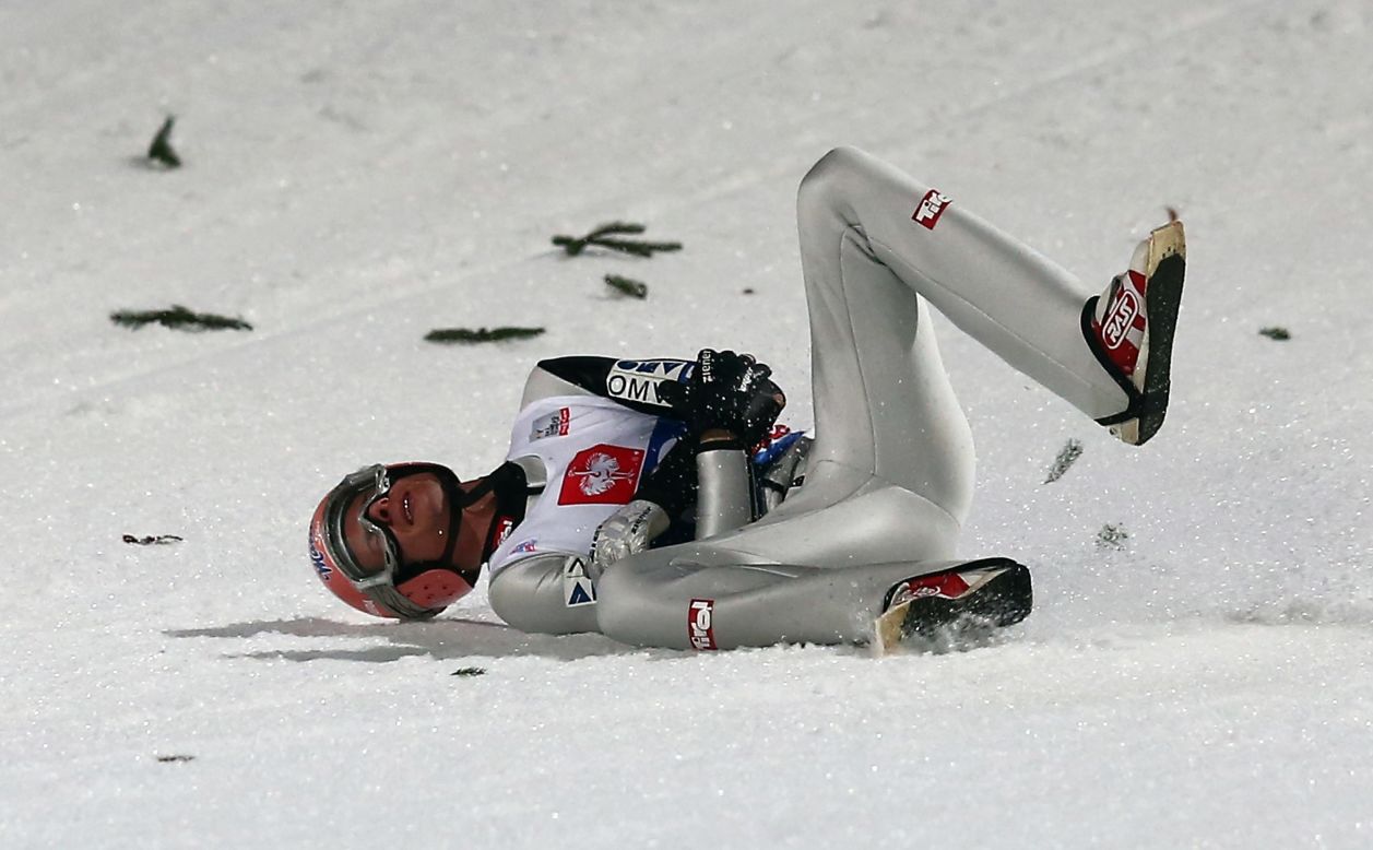 Manuel Fettner of Austria gets medical treatment during the qualification round on January 5.