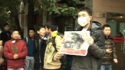 Crowds gathered at the headquarters of a Chinese newspaper the Southern Weekly in support of a rare protest by journalists against alleged government censorship.