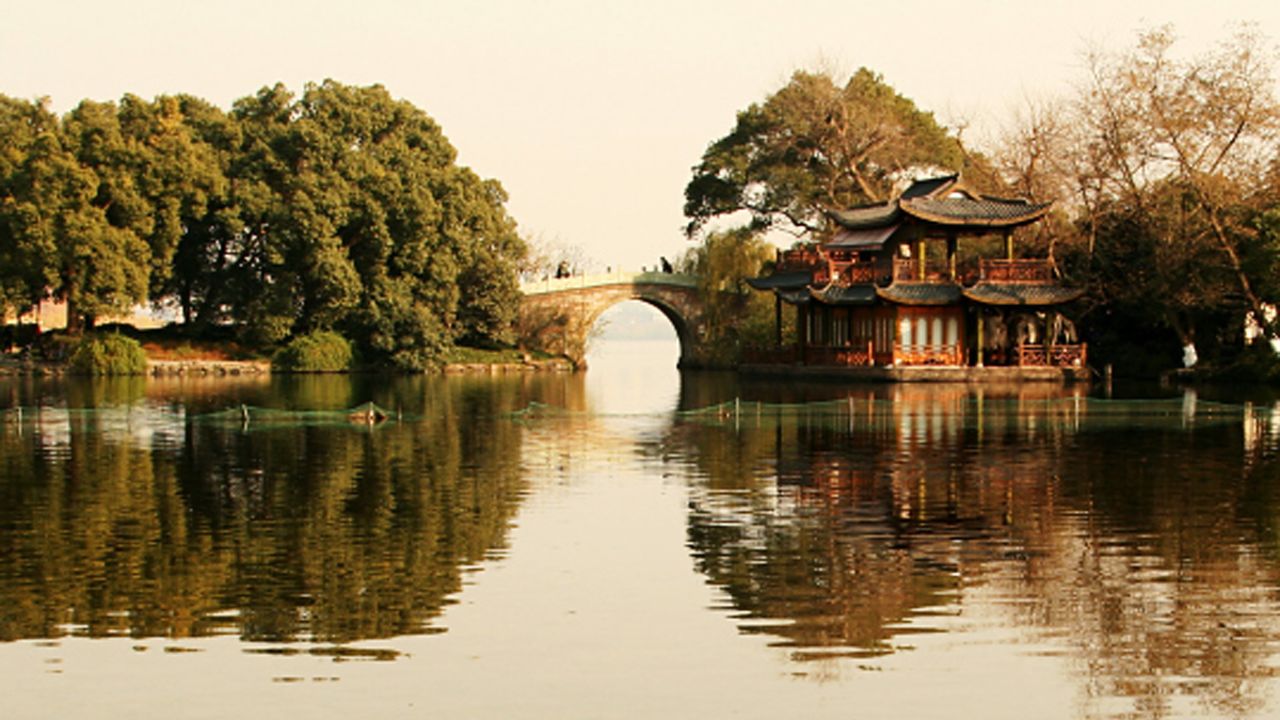 Locally known as "Paradise under heaven," Hangzhou is home to the beautiful West Lake. 