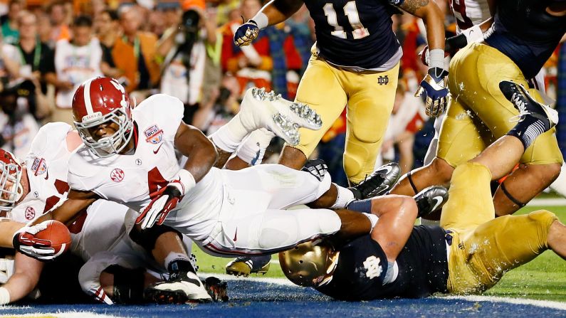 Alabama's T.J. Yeldon scores a touchdown against Notre Dame in the second quarter.