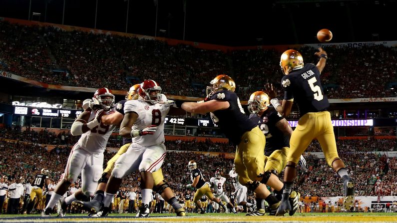 Notre Dame quarterback Everett Golson throws a pass against Alabama.