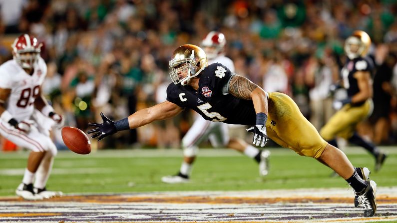 Notre Dame linebacker Manti Te'o tries to make a play against Alabama.