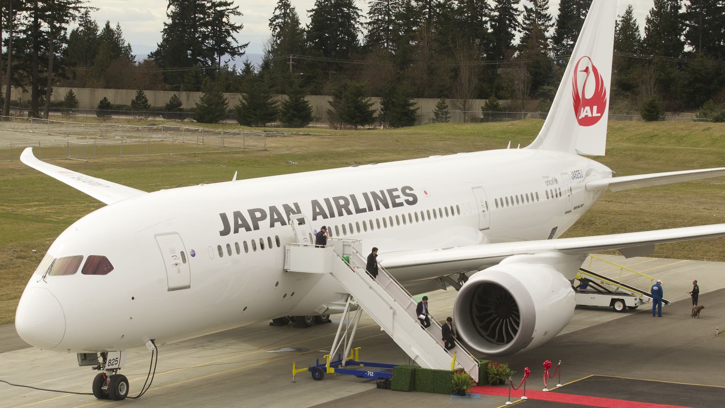 Japan's two largest 787 operators reportedly have begun installing modified lithium ion batteries on their 787 jets. 