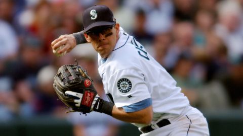 Third baseman Jeff Cirillo of the Seattle Mariners throws the ball during a game against the Minnesota Twins in Seattle on July 4, 2002.