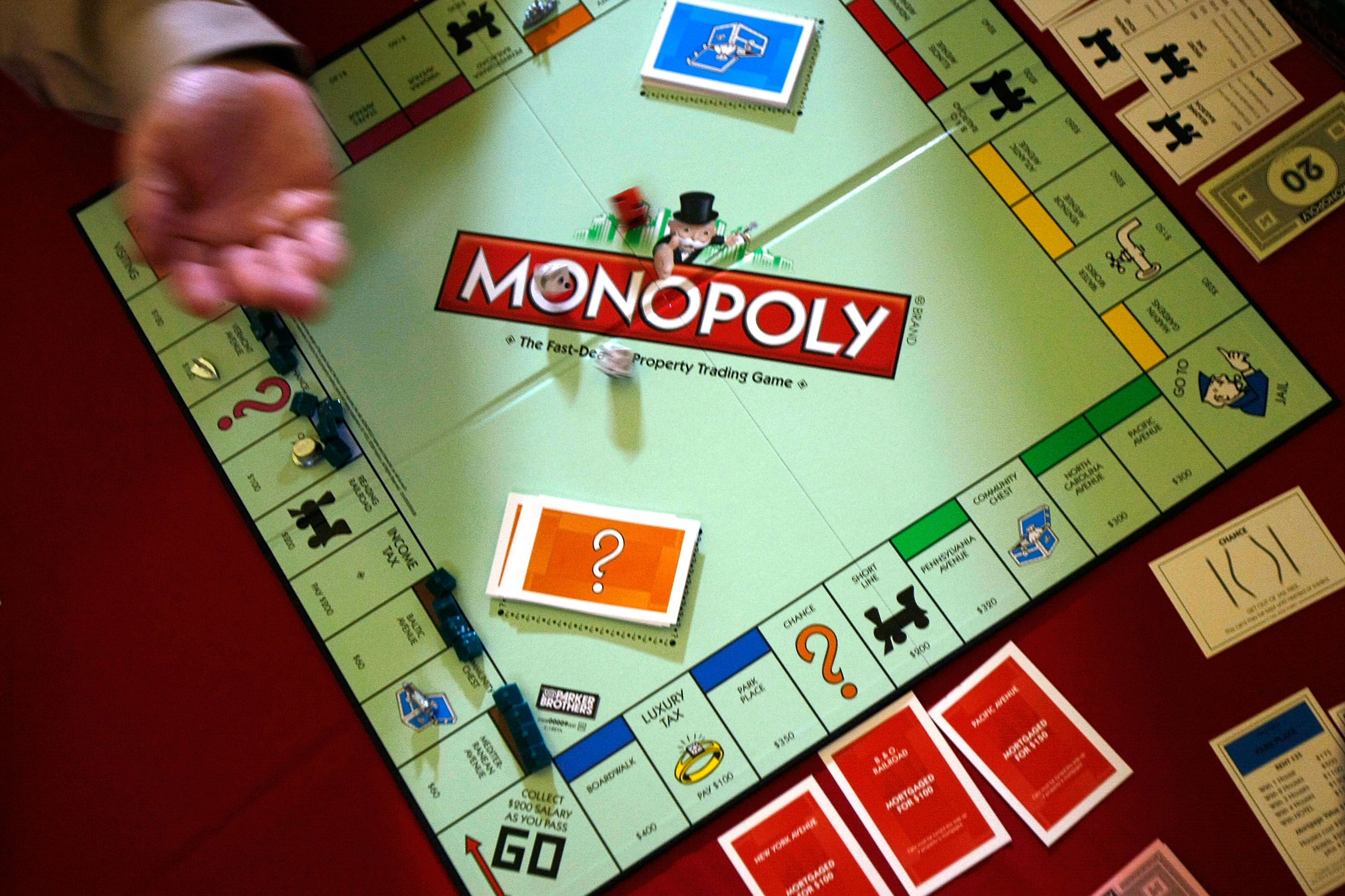 Verbazingwekkend roltrap Observatorium Monopoly set being released with real money | CNN