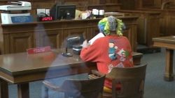 vo clown scolded by judge in court _00005301.jpg