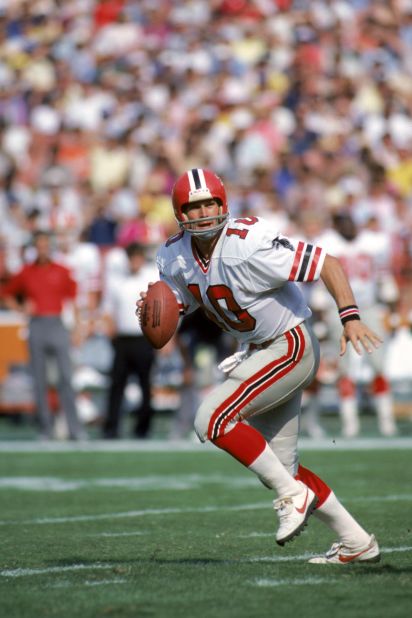 Quarterback Steve Bartkowski of the Atlanta Falcons runs with the ball during a game against the Los Angeles Rams on October 16, 1983.