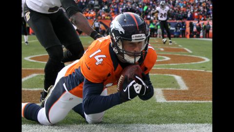 Brandon Stokley of the Broncos hauls in a pass for a first-quarter touchdown on Saturday.