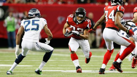 Jacquizz Rodgers of the Falcons runs the ball against the Seahawks in the first quarter on Sunday.