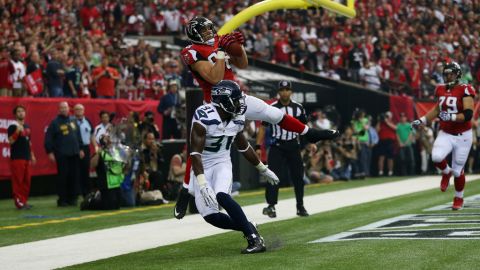 Falcons tight end Tony Gonzalez catches a first-quarter touchdown pass over Kam Chancellor of the Seahawks on Sunday.