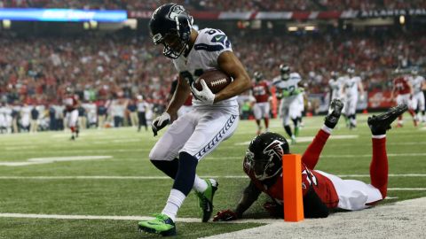 Golden Tate of the Seahawks runs a reception in for a third quarter touchdown against Thomas DeCoud of the Falcons on Sunday.