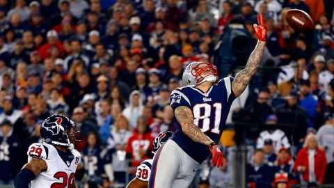 Aaron Hernandez of the Patriots fails to make a catch in the end zone against the Texans on Sunday.