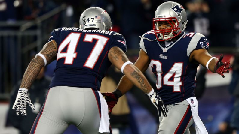 Shane Vereen of the Patriots celebrates with teammate Michael Hoomanawanui after scoring a touchdown in the first quarter against the Texans on Sunday.
