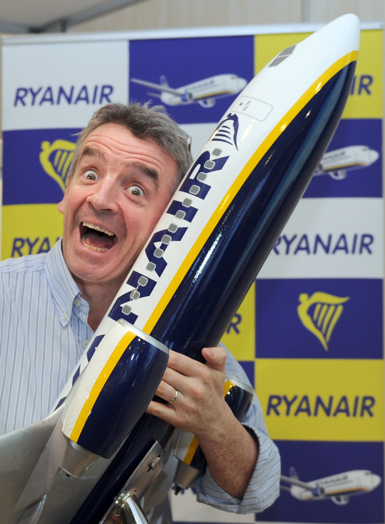 According to a Ryanair spokesperson, Michael O'Leary, the CEO of the budget airline is considering a new system that would allow passengers to gamble during flights.