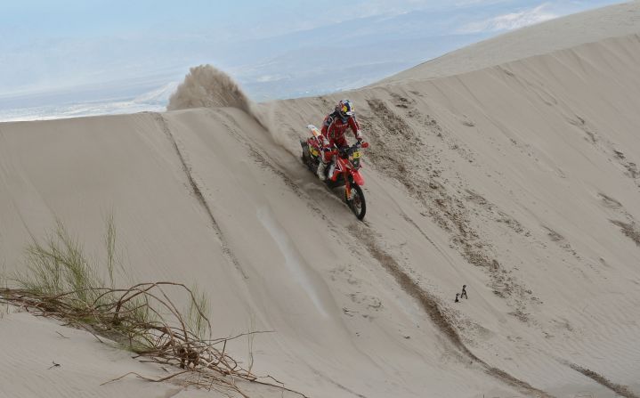 Honda's rider Helder Rodrigues of Portugal speeds down a dune on the leg between La Rioja and Fiambala on January 16.