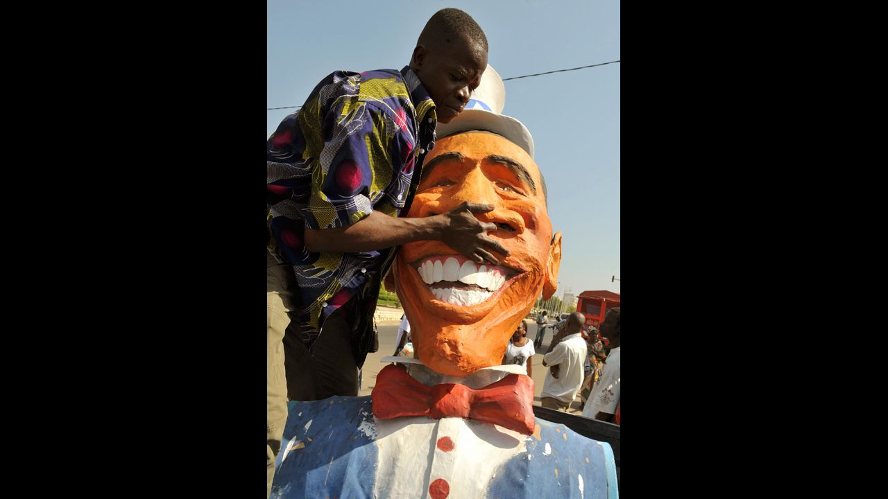 SENEGAL: A man unloads a 13-foot tall puppet depicting Obama on December 2, 2008, in Dakar.
