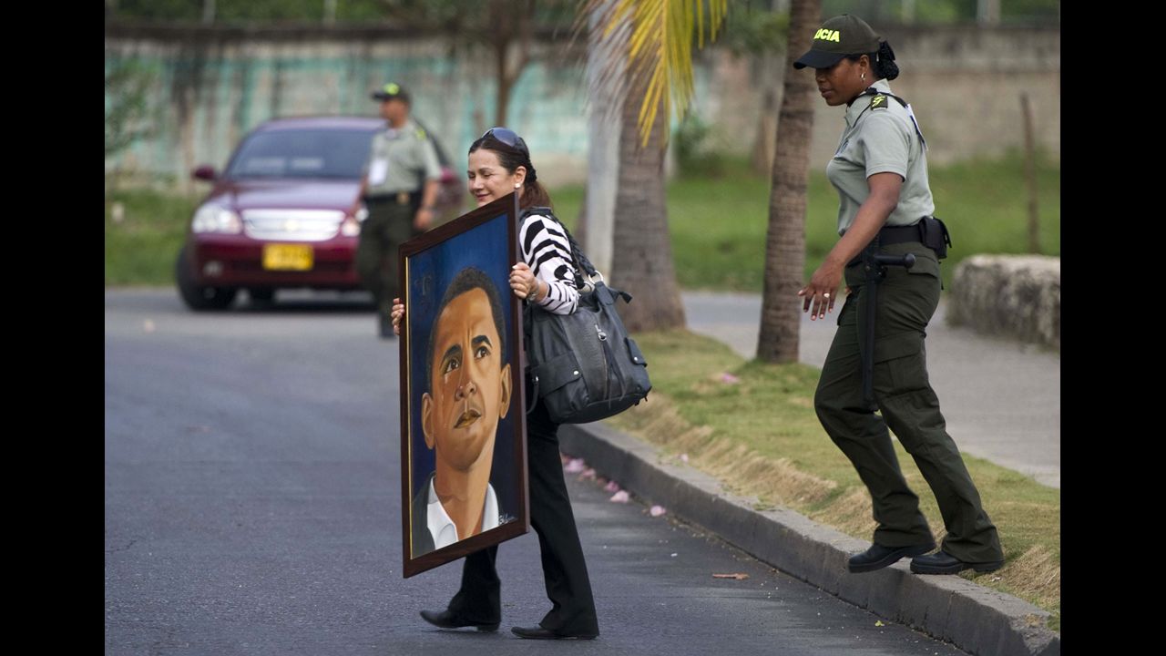 COLOMBIA: Blanca, a Colombian amateur painter and fan of Obama, carries a painting while trying to reach the hotel in Cartagena where the president was staying to give him the painting on April 12, 2012.