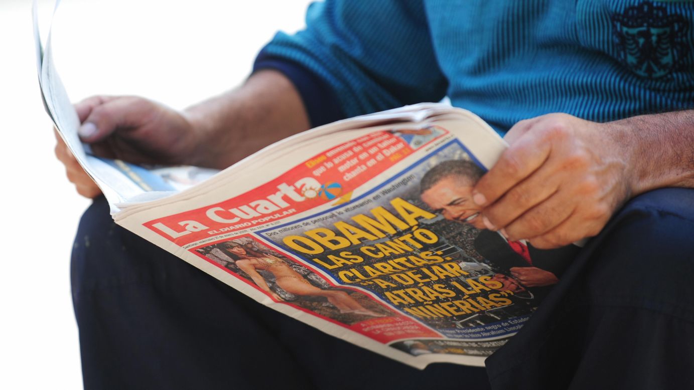 CHILE: A man reads a Santiago newspaper featuring Obama's inauguration on January 21, 2009.