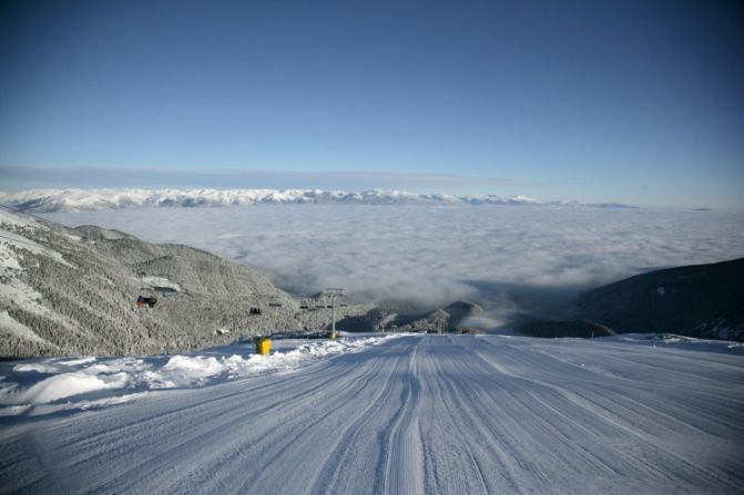 Good snow, a heaving bar scene -- it's no wonder Bulgaria is becoming a top ski destination for those seeking a cheaper alternative to the likes of Switzerland and Italy.