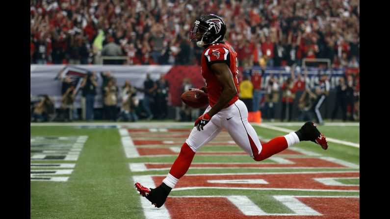 Julio Jones of the Atlanta Falcons catches a 46-yard touchdown in the first quarter against the San Francisco 49ers.