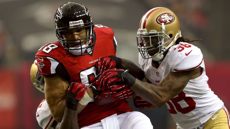 Falcons tight end Tony Gonzalez runs the ball against the No. 38 Dashon Goldson of the 49ers.
