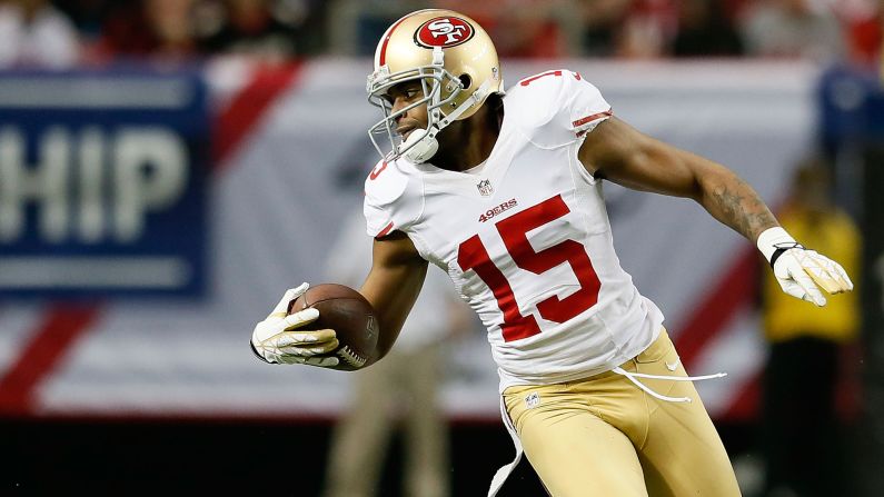 Michael Crabtree of the 49ers makes a catch in the first half against the Falcons.