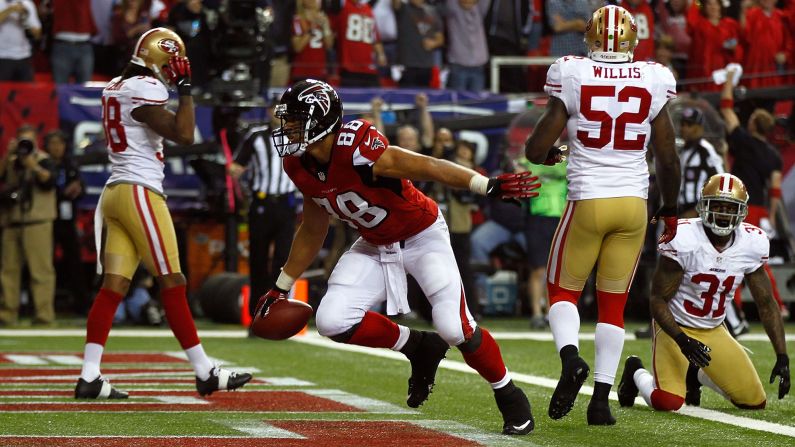 Tony Gonzalez of the Atlanta Falcons catches a 10-yard touchdown against the San Francisco 49ers on Sunday.