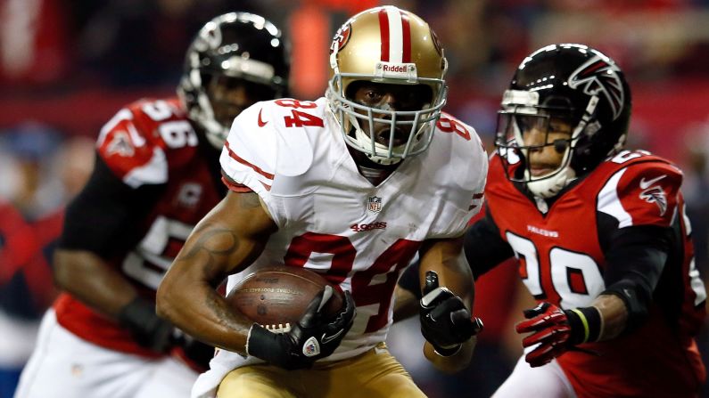 Randy Moss of the 49ers carries the ball in the third quarter against the Falcons.