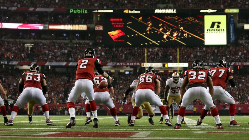 Falcons quarterback Matt Ryan receives the ball at the 1 yard line in the fourth quarter.