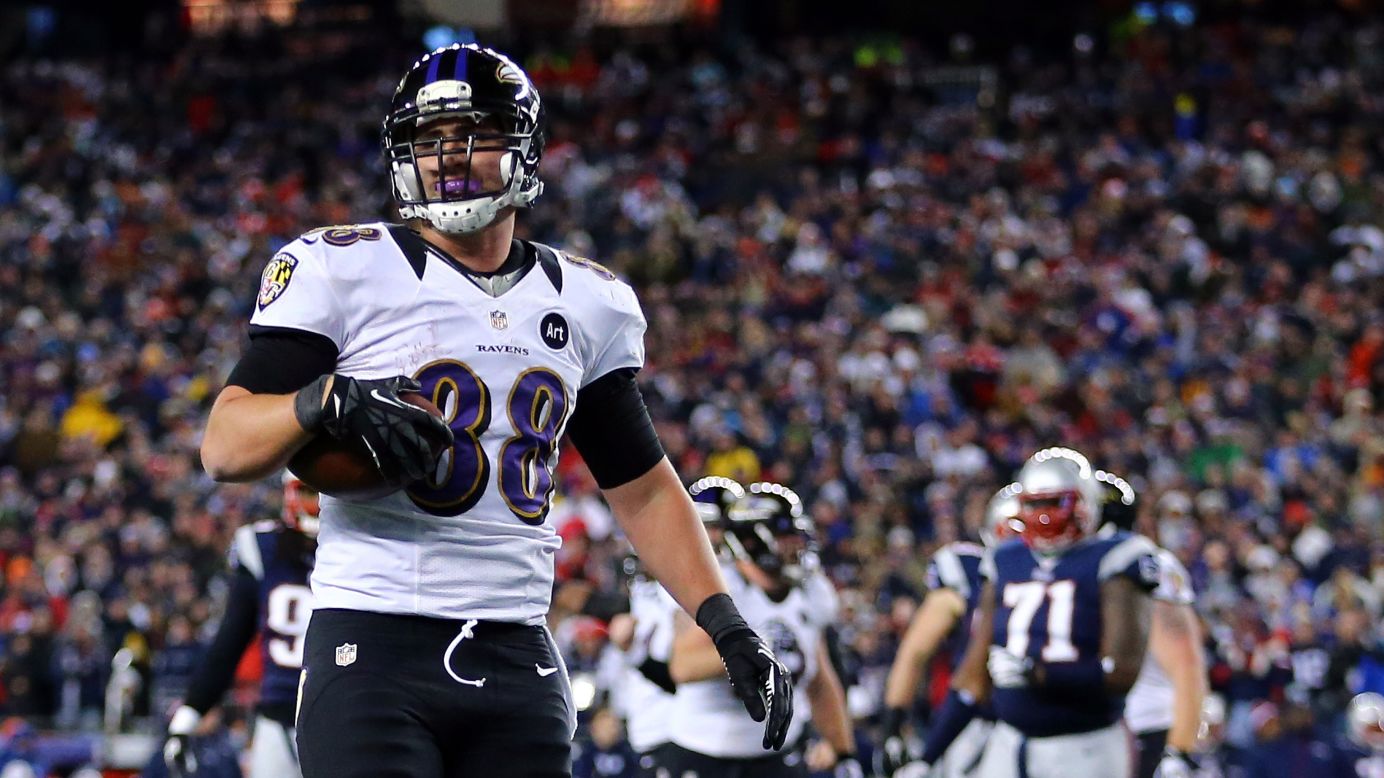 Dennis Pitta of the Baltimore Ravens catches a touchdown pass in the third quarter.