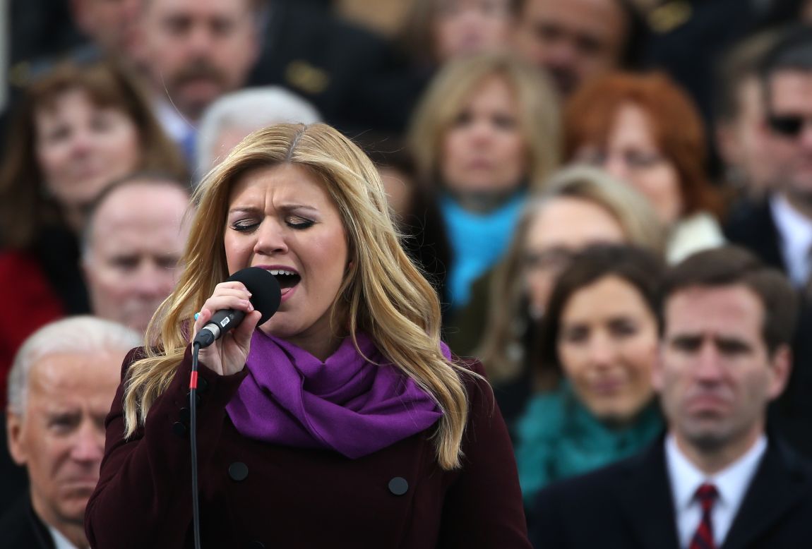 Kelly Clarkson performs "My Country 'Tis of Thee" during the presidential inauguration.