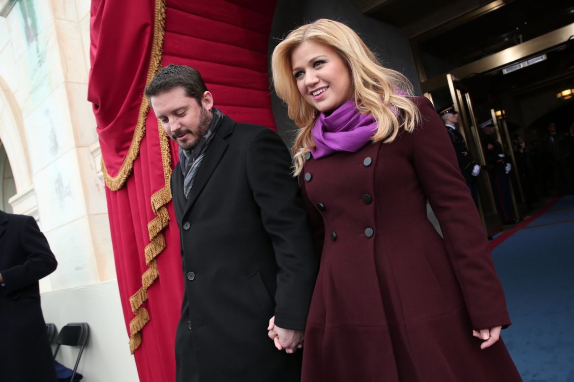 Kelly Clarkson and fiance Brandon Blackstock arrive at the presidential inauguration.