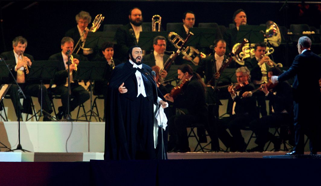 Luciano Pavarotti lip-synced his performance at the opening ceremony of the 2006 Winter Games in Turin, Italy, conductor <a href="http://www.cbc.ca/news/arts/music/story/2008/04/07/pavarotti-olympics-lipsync.html" target="_blank" target="_blank">Leone Magiera wrote in his book</a> in 2008. Low temperatures reportedly made it dangerous for him to perform live. Pavarotti died of cancer in September 2007.