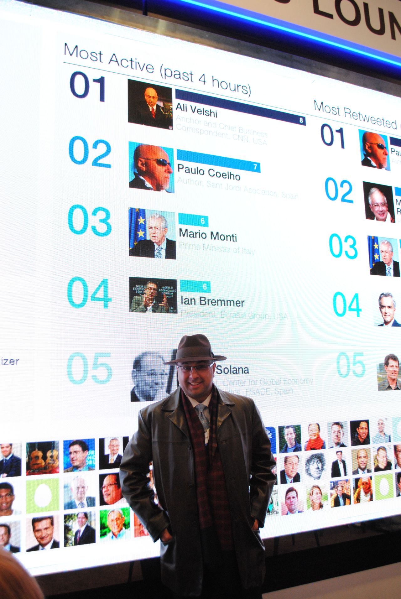 CNN's Ali Velshi poses in front of the WEF Twitter board.