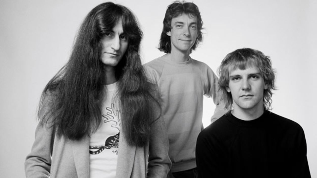 El grupo canadiense Rush ganó popularidad en la década de 1970 con canciones como "Tom Sawyer" y "The Spirit of Radio".